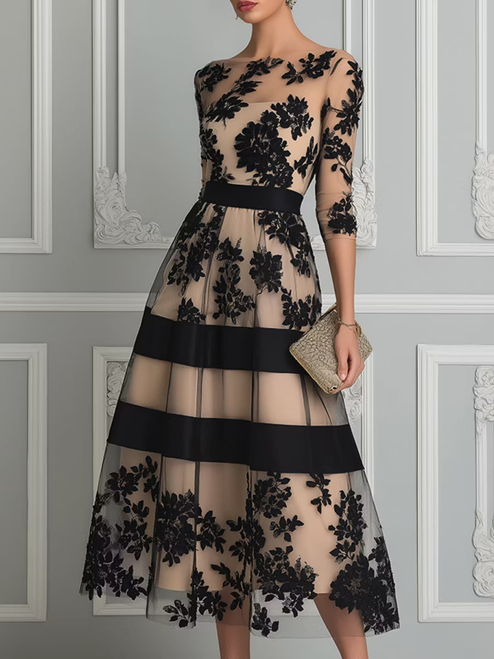 Robe Midi A-Line en Dentelle Noire Élégante