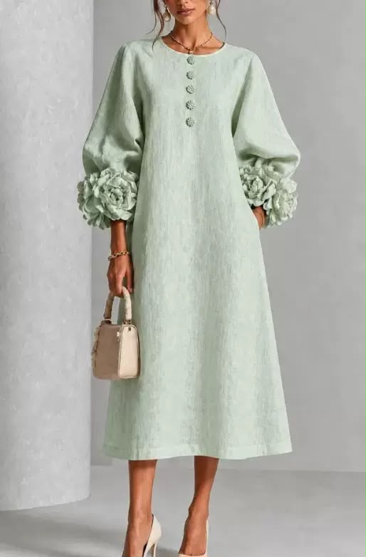 Rosélia – Robe Midi Fleurie à Boutons Délicats